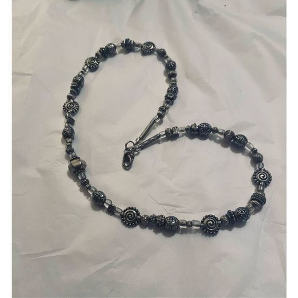 Cute silver and BLACK SMALL BEAD NECKLACE - Picture 2 of 4